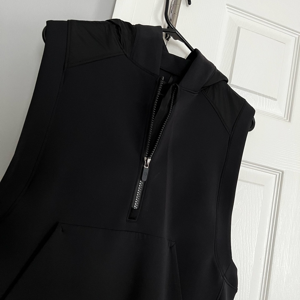 Lululemon Sleeveless Hoodie- size 6